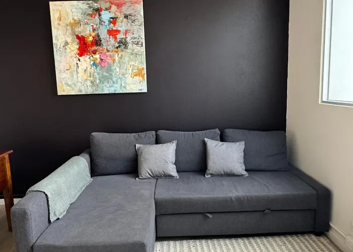 Modern Apartment In Prahran